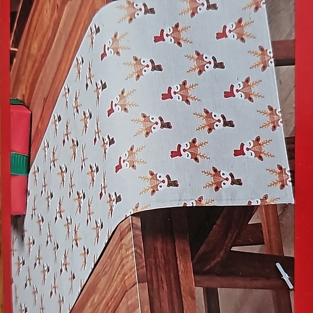 🌲HOLIDAY HOME Reindeer Table Runner